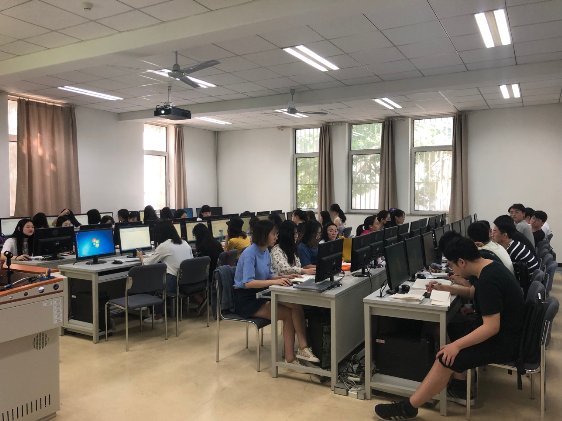 云課堂走進(jìn)高圓圓母校，帶來(lái)不一樣的計(jì)算機(jī)機(jī)房